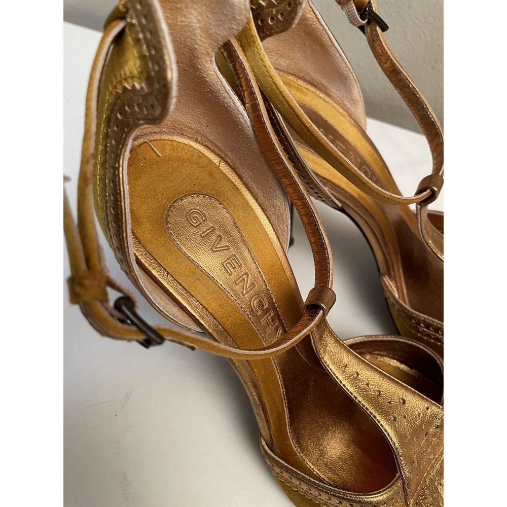 $870 Givenchy gold metallic leather t-strap high-heeled sandals MADE IN ITALY 37 - Picture 7 of 10